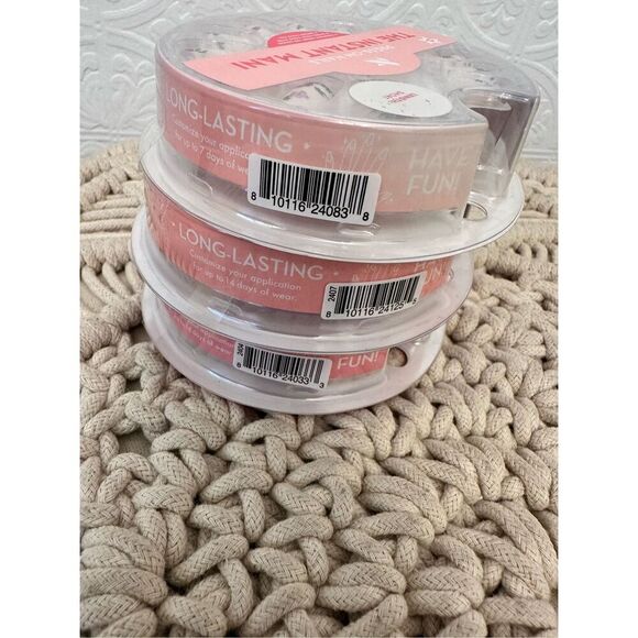 Olive & June The Instant Mani 3 Pack of Press on Nails Size Short/Extra Short - Picture 2 of 4